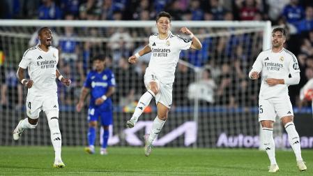 Arda Gler¨celebra entre Alaba y Asencio el único tanto del encuentro que dio el triunfo al Real Madrid en Getafe /
