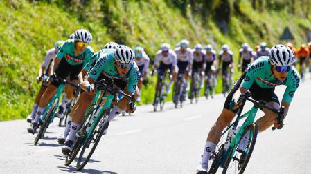 Nil Gimeno encabeza el grupo en la pasada Vuelta a Asturias.