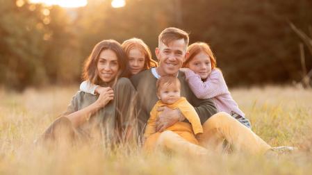 Familia con tres hijos