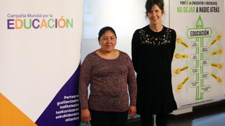 Desde la izda.: Benigna Vega Rodríguez, integrante de Madre Coraje, y Laura Irurzun, responsable de Madre Coraje y coordinadora de la SAME en Navarra.
