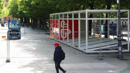 Inicio de las obras de montaje de la tómbola de Cáritas /