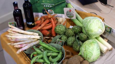 Bodegón de alimentos ecológicos