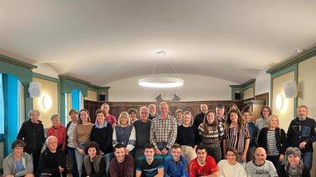 Imagen de los asistentes a la sesión constituyente de la cooperativa de energía en Lesaka.