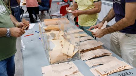 Escrutinio de votos en un colegio electoral de Tudela, en las últimas elecciones forales y municipales que se celebraron en mayo de 2023