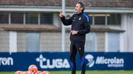 Vicente Moreno, en el entrenamiento de este sábado en Tajonar