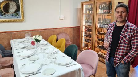 Álvaro Celayeta, director del hotel El Juglar, en el restaurante