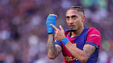 Raphinha celebra uno de sus goles al Real Madrid