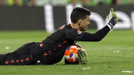 Sergio Herrera, con el pulgar hacia arriba tras realizar una parada