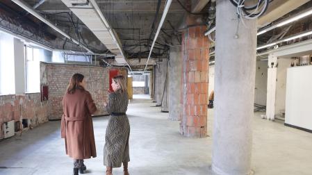 Autoridades del Gobierno foral, visitando las obras del centro a finales de 2023.