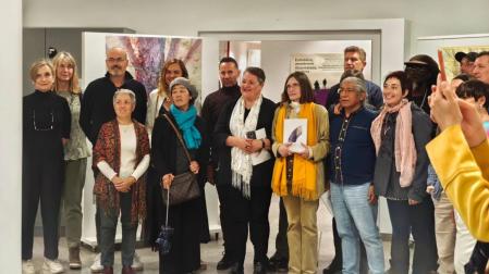 Algunos de los artistas y poetas que participan en la exposición, ubicada en la primera planta de la Biblioteca de Navarra