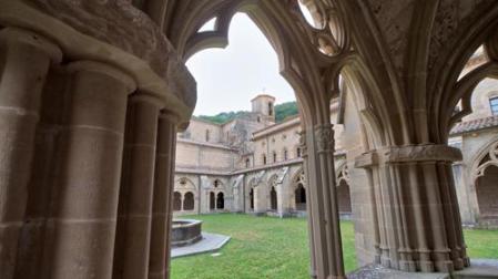 Vista del monasterio y de las montañas desde el Claustro.