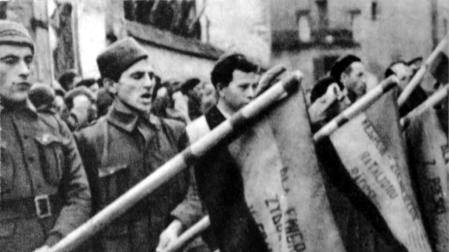 Voluntarios polacos jurando lealtad a la Segunda República