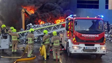 Imagen de archivo de varios efectivos de Bomberos de Zaragoza