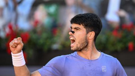 Gesto de Alcaraz en el partido ante Lorenzo Musetti en las semifinales del Masters 1.000 de Roma