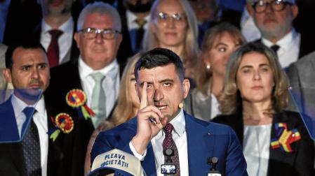 El candidato presidencial rumano George Simion