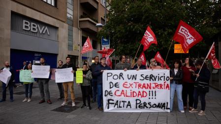 Los trabajadores secundaron una huelga de 12.30 a 14.30 y llevaron su protesta a Merindades