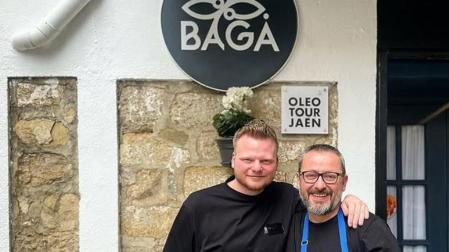 El chef de Bagá, Pedro Sánchez, junto al danés Rasmus Munk del restaurante Alchemist, que vuelve a ser elegido el mejor restaurante de Europa en la lista OAD