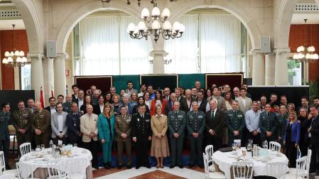 Asistentes al desayuno informativo organizado por la Guardia Civil