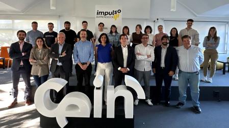 El consejero Irujo con integrantes del jurado y candidaturas seleccionadas