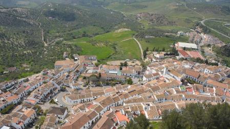 En Zahara de la Sierra sus trabajadores municipales podrán librar lunes o viernes y comprimir sus nuevas 35 horas semanales en cuatro días