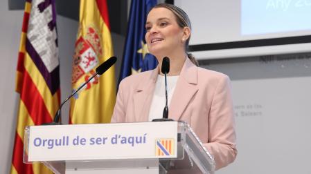La presidenta del Govern balear, Marga Prohens, ofrece una rueda de prensa tras el acuerdo alcanzado por PP y Vox para aprobar los presupuestos autonómicos de 2025