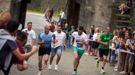 Participantes en la carrera 'Tres Burgos, Tres Millas' que celebró su sexta edición este viernes 30 de mayo /