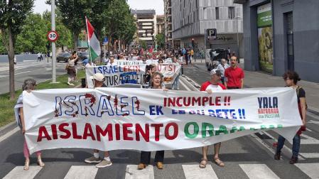 Imagen de la manifestación que ha recorrido Pamplona este domingo para pedir el boicot a Israel