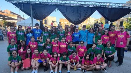 Representantes de la Escuela de Música Aralar Musika Eskola, con sus profesores tras uno de los conciertos en Olesa de Montserrat.