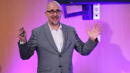 El experto Nacho Guadix durante su ponencia en Baluarte /