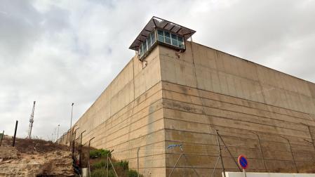 Muros del Centro Penitenciario de Melilla