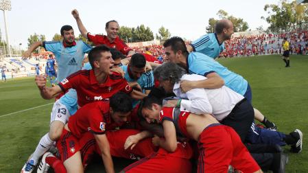 El gol de Javi Flaño destó la locura entre los jugadores y la afición. sesma