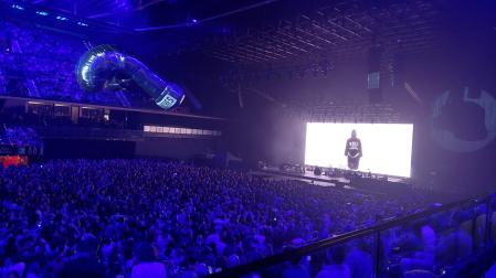 El Pabellón Navarra Arena, prácticamente lleno poco antes del concierto.