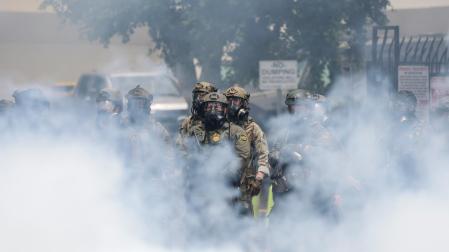 Agentes federale durante los disturbios en Los Ángeles