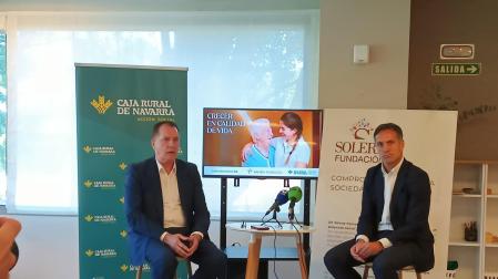 Juan Mari Ayechu, del Área de Acción Social de Caja Rural de Navarra, y Borja Macaya, de Fundación Solera