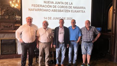 La nueva junta de la Federación de Coros de Navarra tras su asamblea /