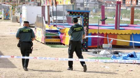 Agentes de la Guardia Civil han precintado este domingo las camas elásticas del recinto ferial