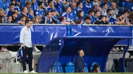 Alessio Lisci, ayer junto al banquillo del Carlos Tartiere donde dirigió su último partido con el Mirandés