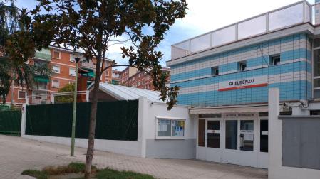 Entrada al Centro Guelbenzu.