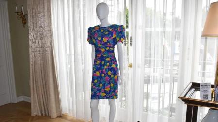 Vestido azul de seda que perteneció a Lady Di y se ha subastado