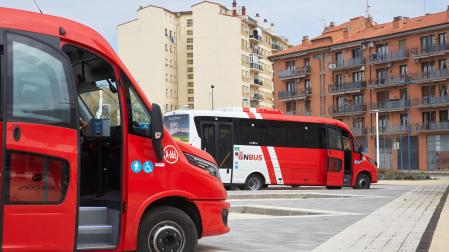 Autobuses del interurbano que conecta Tafalla con Pamplona