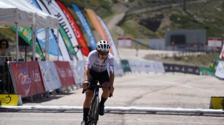 Laia Puigdefábregas, segunda en sub23, entra a meta en Sierra Nevada