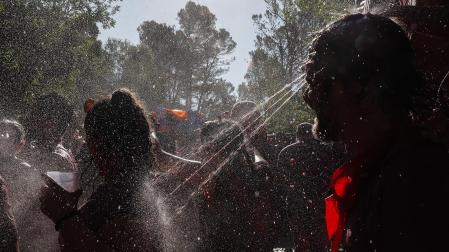 Participantes en la Batalla el Vino de Haro celebrada este domino, 29 de junio /