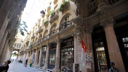 El Pasaje Lodares queda cerrado por la noche porque es de propiedad privada