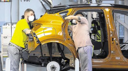 Línea de montaje del Renault Capture en la planta de Valladolid en una imagen de 2021