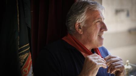 El alcalde de Pamplona, Joseba Asiron, durante la entrevista a escasos días de inicio de los Sanfermines 2025
