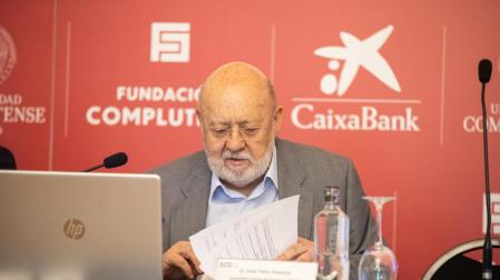 El presidente del CIS, José Félix Tezanos, en el curso 'Democracia y opinión pública en el siglo XXI' dentro de los Cursos Complutense de Verano
