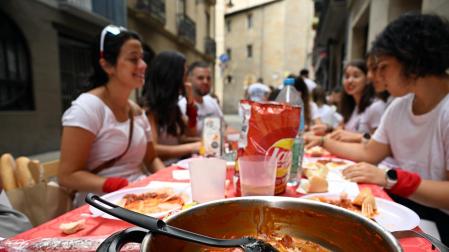 Fotos de los almuerzo del 6 de julio de San Fermín 2025. |
