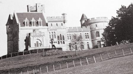 Exterior del castillo Abadia, junto a la playa de Hendaya /
