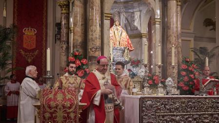 El arzobispo Florencio Roselló, este 7 de julio en el altar de la capilla de San Fermín.
