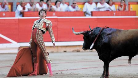 Andrés Roca Rey, durante la lidia de uno de los toros de la feria del año pasado